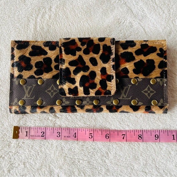 UPCYCLED COW HAIR LEOPARD PRINT LEATHER LONG BI-FOLD WALLET CLUTCH - Picture 6 of 12